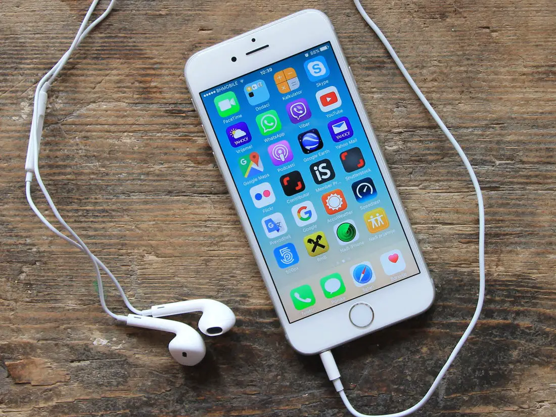 how to listen to radio on iphone without internet