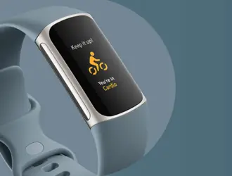 Fitness tracker displaying cardio workout encouragement text.