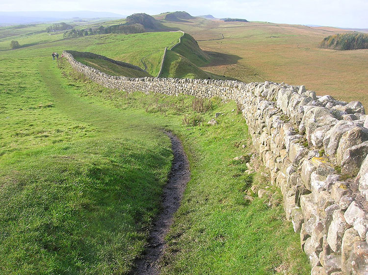 top-10-tallest-artificial-walls-in-the-world-hadrians-wall