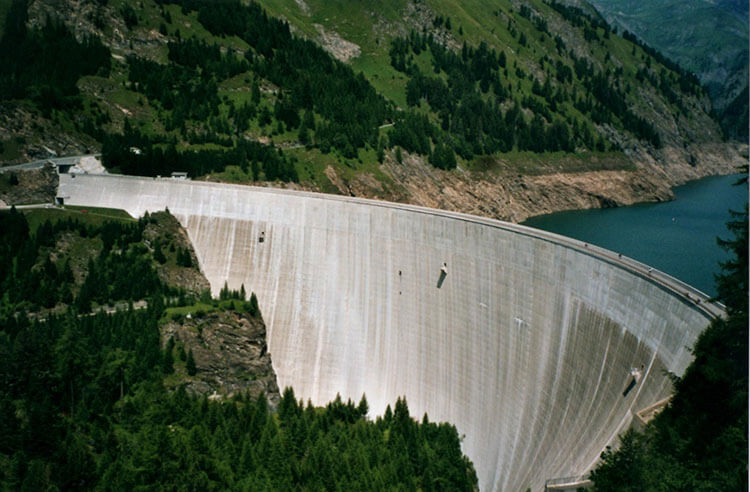 top-10-tallest-artificial-walls-in-the-world-luzzone